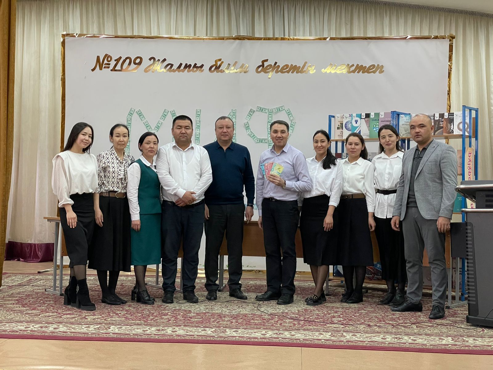 Е.Томас Гармен мен Е.Рэймонд Форгтың “Жеке қаражат” кітабын “Жаратылыстану-математика” бірлестігі талдап, кітап мазмұнын толықтай ашты.