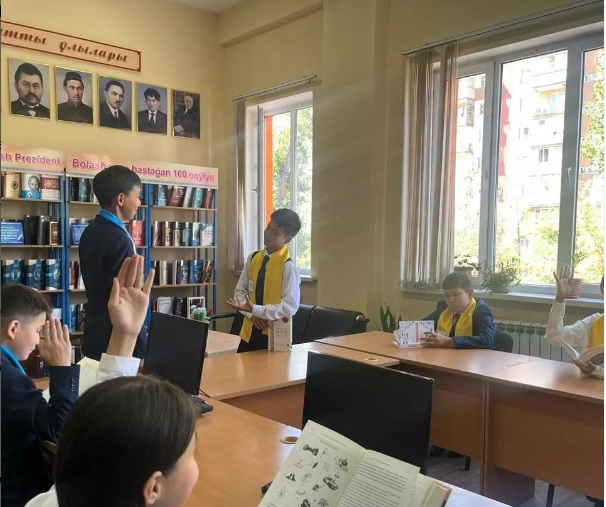 Еңбек күнін мерекелеу бойынша №109 ЖББ мектепте «Ақиқат» дебаттық клубының «Менің жетістігім-менің нәтижем» тақырыбында отырысы өтті. 8-9-сынып оқушылары тақырып аясында пікір алмасты.