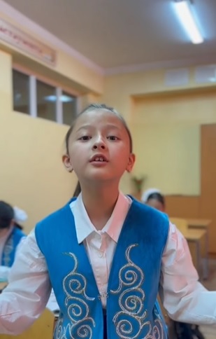 "Ұлттық киім" челленджі.