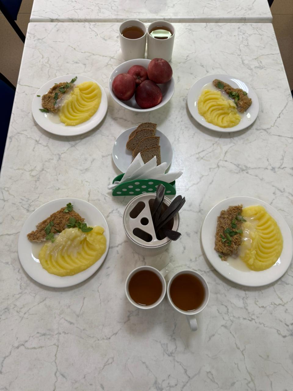 Күнделікті ыстық тамақ мәзірі.